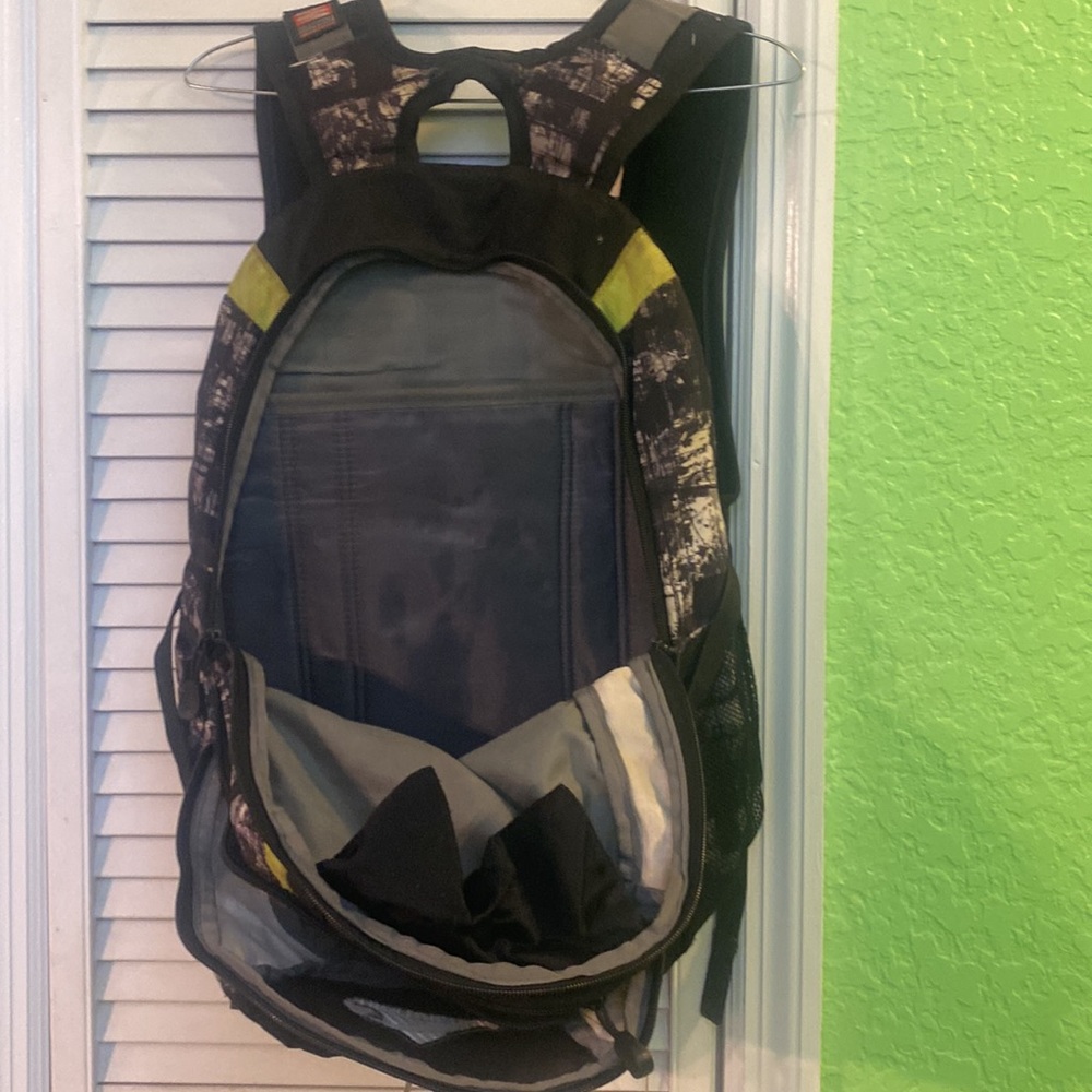 High Sierra Black and Green Backpack - Picture 9 of 12